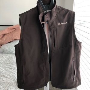 Mens Ariat Vest. Weather proof. Size XL. Like new